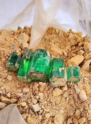 بازار سنتی خرید و فروش زمرد در دره پنجشیر افغانستان